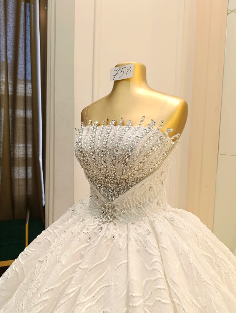 فستان زفاف ملكي